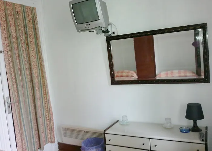 Martinez Guest house *